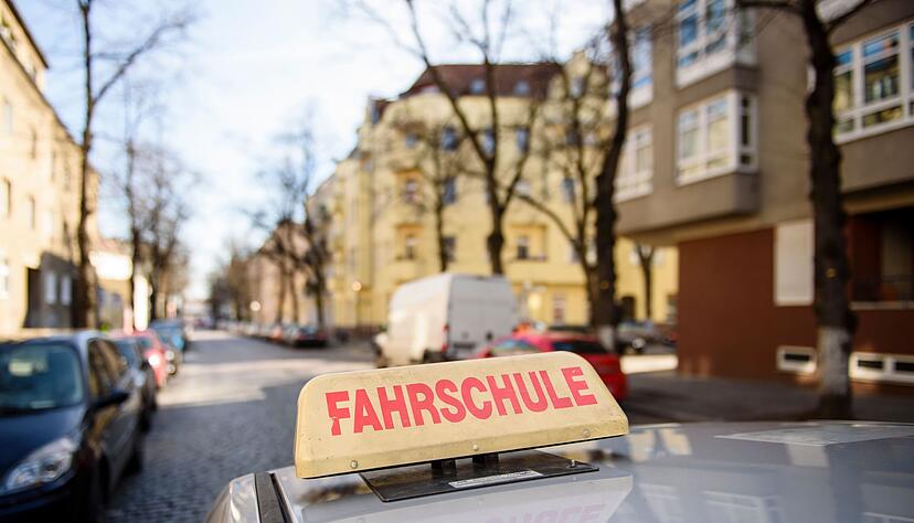 Der T&Uuml;V-Verband hat neue Zahlen zur F&uuml;hrerscheinpr&uuml;fung in Deutschland vorgelegt.