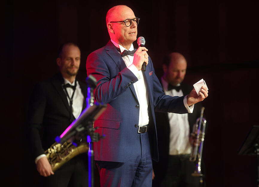 Renommierte K&uuml;nstler lieferten &bdquo;fetzige Tanz- und Partymusik&ldquo; zur Feierlaune.