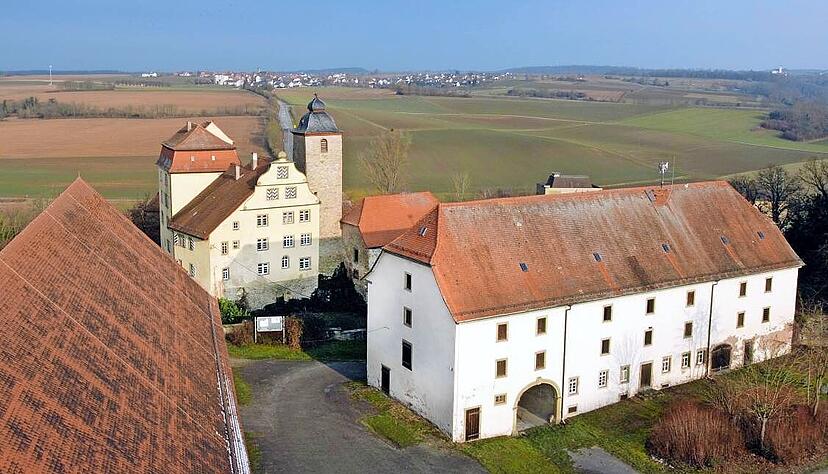 Das Schloss Heuchlingen in Bad Friedrichshall wird heute teils als Architekturb&uuml;ro genutzt. Wie es in Zukunft weitergeht soll ein Vergabe-Verfahren zeigen.