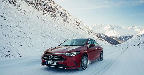 Frisch wie Neuschnee: Der Mercedes CLA ist k&uuml;nftig auch als Hybrid erh&auml;ltlich und kombiniert seine E-Maschine mit einem Benzinmotor.