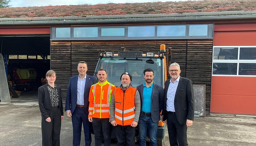 Freuen sich &uuml;ber das erfolgreiche Teilqualifizierungsprojekt: Katrin von L&ouml;wenstein (von links), Matthias Schmitt, Hamez Merxha, Nohad Alahmad, Neckarsulms Bauhofleiter Michel Hettich und Steffen Hertwig.