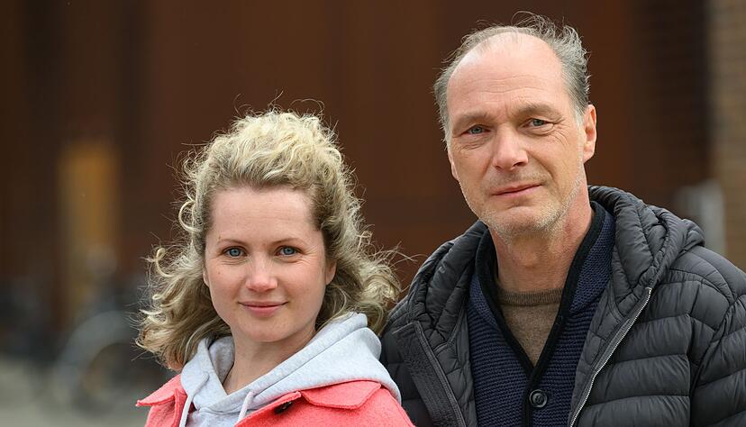 Die Schauspielerin Cornelia Gr&ouml;schel und der Schauspieler Martin Brambach - hier bei Dreharbeiten zu einem MDR-&laquo;Tatort&raquo;, der in etwa einem Jahr zu sehen sein soll.