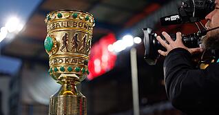 Das Objekt der Begierde und von Terminproblemen: der DFB-Pokal.