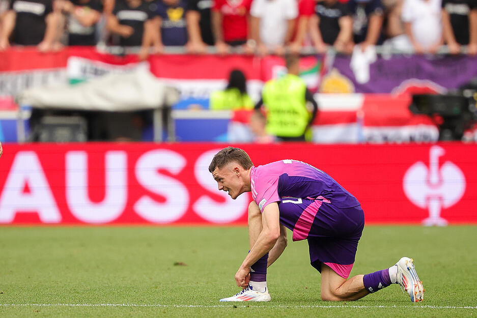 Florian Wirtz: Der Meister-Ballkünstler von Bayer Leverkusen war nicht so stark wie beim 5:1 gegen die Schotten. In der 58. Minute wurde Wirtz ausgewechselt, es kam Leroy Sané.
Note: 4 Florian Wirtz: Der Meister-Ballkünstler von Bayer Leverkusen war nicht so stark wie beim 5:1 gegen die Schotten. In der 58. Minute wurde Wirtz ausgewechselt, es kam Leroy Sané.
Note: 4