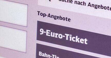 Mit einem 9-Euro-Ticket können die Fahrgäste im Juni, Juli und August für jeweils 9 Euro bundesweit im öffentlichen Nah- und Regionalverkehr fahren.