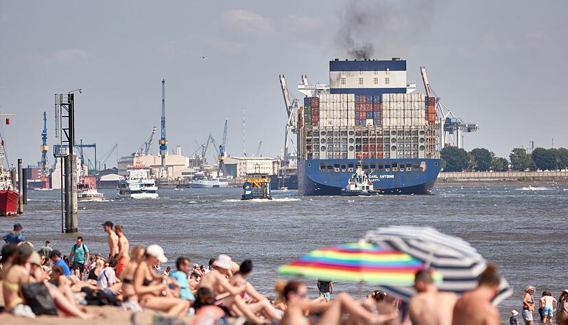Trotz vieler Str&auml;nde in Hamburg gibt es an der Elbe keine Badestelle - die CDU will das &auml;ndern (Archivbild).