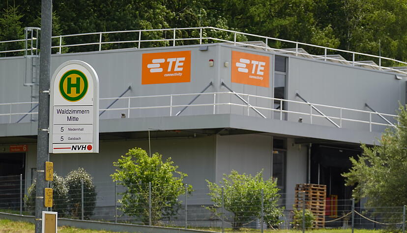 Der Standort Niedernhall: TE Connectivity verlagert vermehrt Produktion aus Deutschland nach Osteuropa, Afrika und China. Der Standort Niedernhall: TE Connectivity verlagert vermehrt Produktion aus Deutschland nach Osteuropa, Afrika und China.