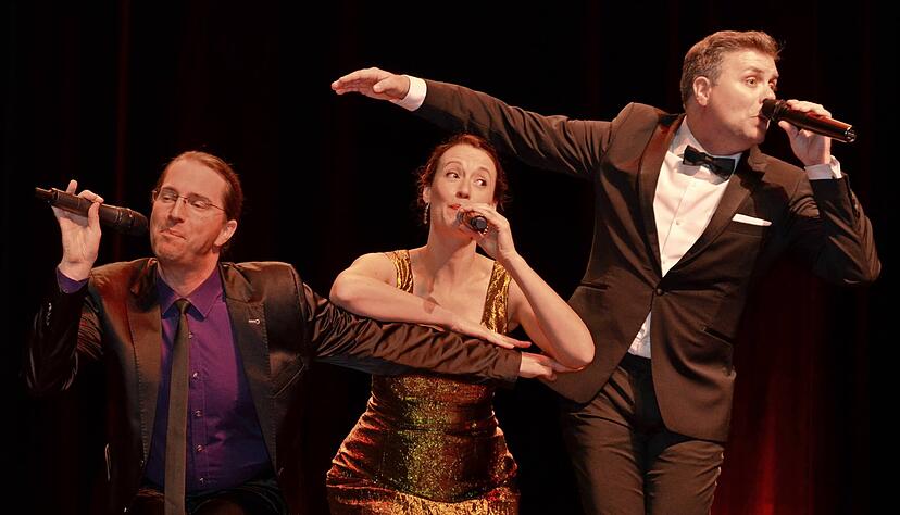 Sie verpassen bekannten Melodien neue Texte und neuen Klang (von links): Dieter Behrens, Alice Köfer und Marco Billep.
Foto: Stefanie Pfäffle
