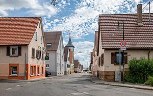 Die Anordnung der Giebeldächer in der Ortsdurchfahrt von Nordhausen sind typisch für einen Waldenser Ort. In den kommenden Jahren soll der Ortskern saniert werden. Die Anordnung der Giebeldächer in der Ortsdurchfahrt von Nordhausen sind typisch für einen Waldenser Ort. In den kommenden Jahren soll der Ortskern saniert werden.