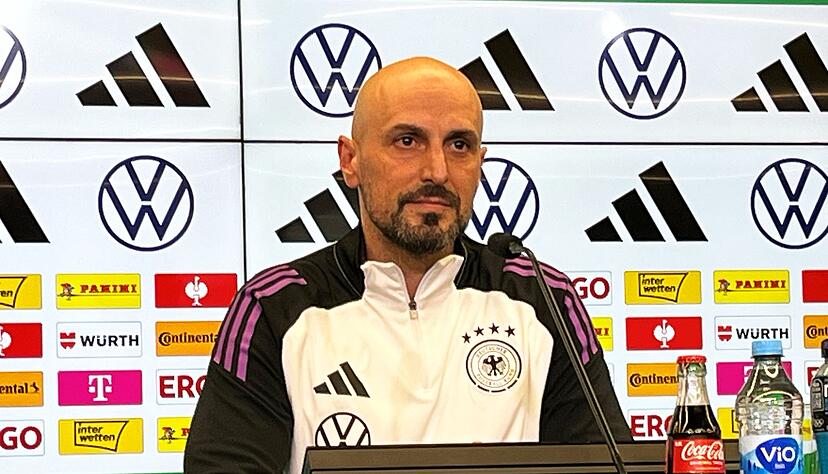 U21-Nationaltrainer Antonio Di Salvo (M) will mit seinem Team zwei Siege einfahren.