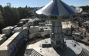 Auf dem Talmarkt ist in diesem Jahr erst was los, wenn die Sonne weg ist. Foto: Alexander Hettich Auf dem Talmarkt ist in diesem Jahr erst was los, wenn die Sonne weg ist. Foto: Alexander Hettich