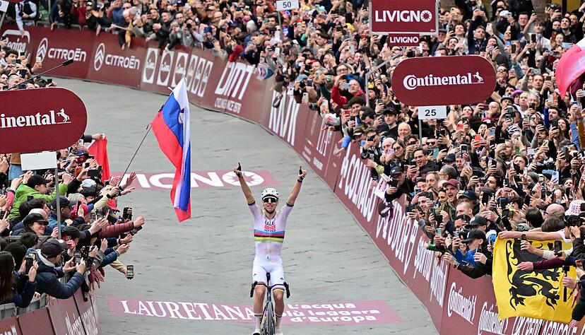 Tadej Pogacar gewinnt das Rennen zum vierten Mal. Tadej Pogacar gewinnt das Rennen zum vierten Mal.