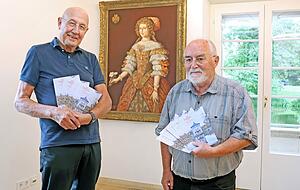 Fördervereins-Chef Gerd Kempf (li.) und Mitstreiter Gerhard Schwinghammer vor der Kopie eines Gemäldes von Richard Herda-Vogel, das Anna Regina Trapp zeigt. Fördervereins-Chef Gerd Kempf (li.) und Mitstreiter Gerhard Schwinghammer vor der Kopie eines Gemäldes von Richard Herda-Vogel, das Anna Regina Trapp zeigt.