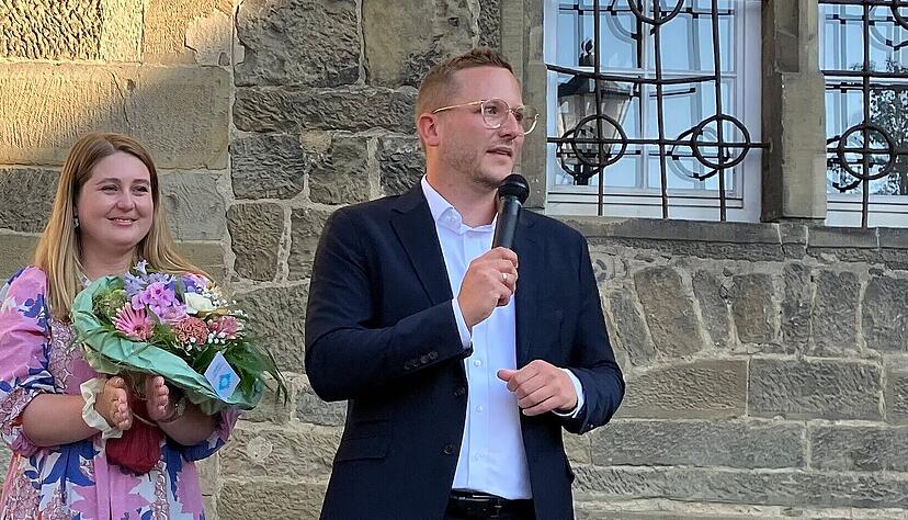 Selten fällt eine Entscheidung bei einer Bürgermeisterwahl mit drei und mehr Bewerbern im ersten Wahlgang. Noch seltener wird ein amtierender Bürgermeister dabei abgewählt.
