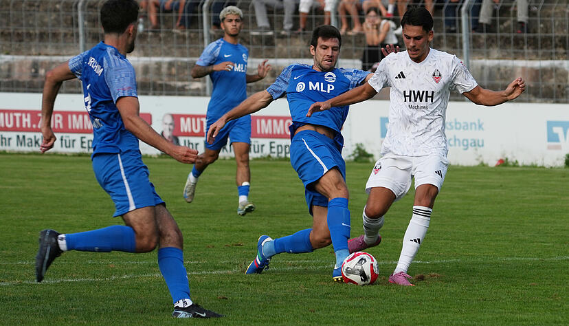 Noah Lorch (rechts) strahlt als Zehner auch viel Torgefahr aus.