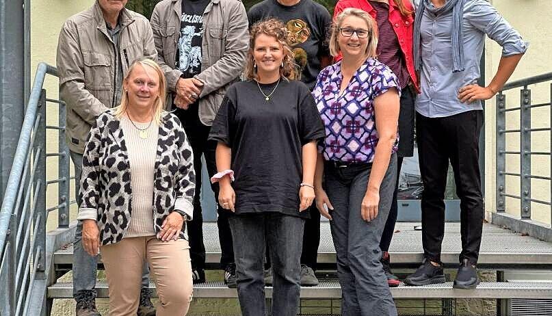 Wollen Kunst an Gymnasien unterrichten: Direkteinsteiger am Seminar in Heilbronn mit Klaus-Peter Schaber, Fachleiter in Bildender Kunst (links), Martina Kraut, Bereichsleiterin Pädagogik (Mitte, hinten), sowie Seminarleiterin Martina Geiger (vorn links).