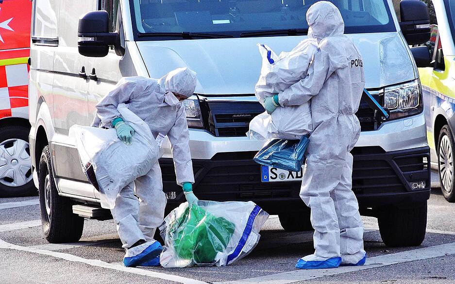 Auch die Spurensicherung war vor Ort. Auch die Spurensicherung war vor Ort.