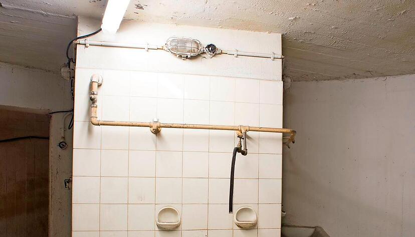 In Schutzräumen gibt es Waschbecken. Der Abort ist im Gang.Foto: Stadtarchiv