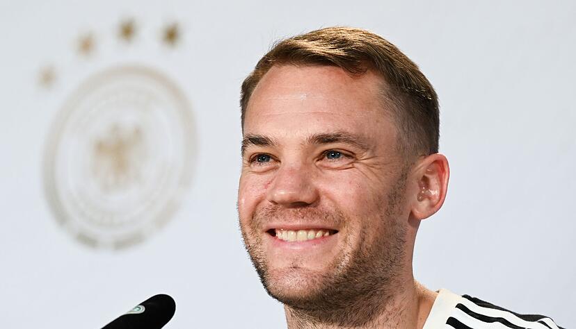 DFB-Torhüter Manuel Neuer will mit der One-Love-Binde auflaufen. DFB-Torhüter Manuel Neuer will mit der One-Love-Binde auflaufen.