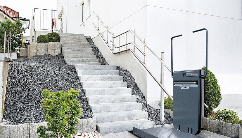 Die Alternative zum Homelift: Ein klassischer Plattformtreppenlift. Die Alternative zum Homelift: Ein klassischer Plattformtreppenlift.