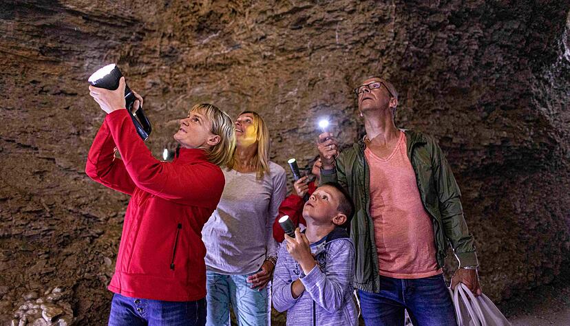 Konstante elf Grad herrschen in der Tropfsteinhöhle - auch immer Sommer. Perfekt für heiße Tage.
