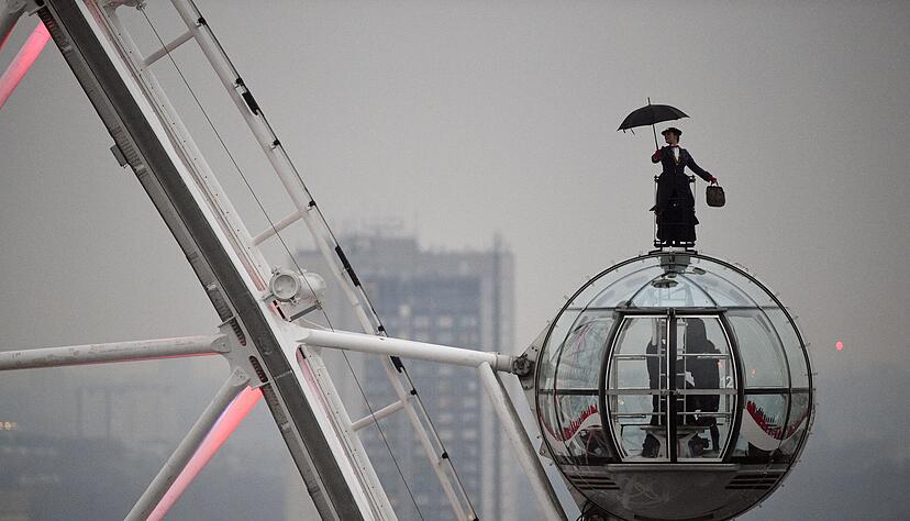 &laquo;Mary Poppins' R&uuml;ckkehr&raquo;: Ungew&ouml;hnlicher Stunt auf dem Riesenrad.