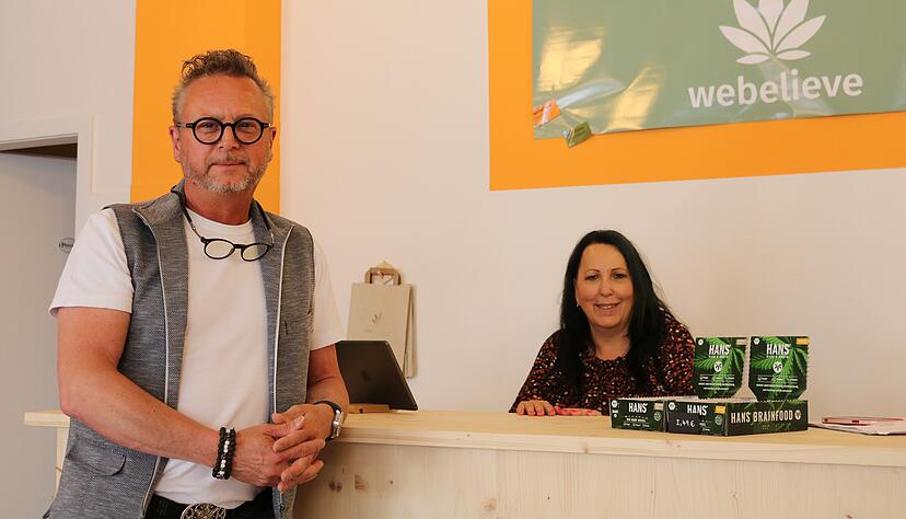 Jürgen Buss und Silvia Pfeiffer betreiben seit Mitte Mai einen CBD und Hanf-Store in der Heilbronner Gerberstraße.
Foto: Thomas Zimmermann
