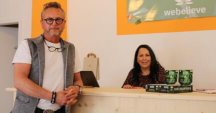 Jürgen Buss und Silvia Pfeiffer betreiben seit Mitte Mai einen CBD und Hanf-Store in der Heilbronner Gerberstraße.
Foto: Thomas Zimmermann