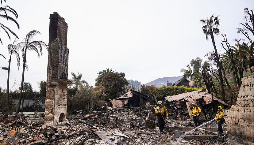 Mehrere Häuser in Malibu brannten ab. Mehrere Häuser in Malibu brannten ab.