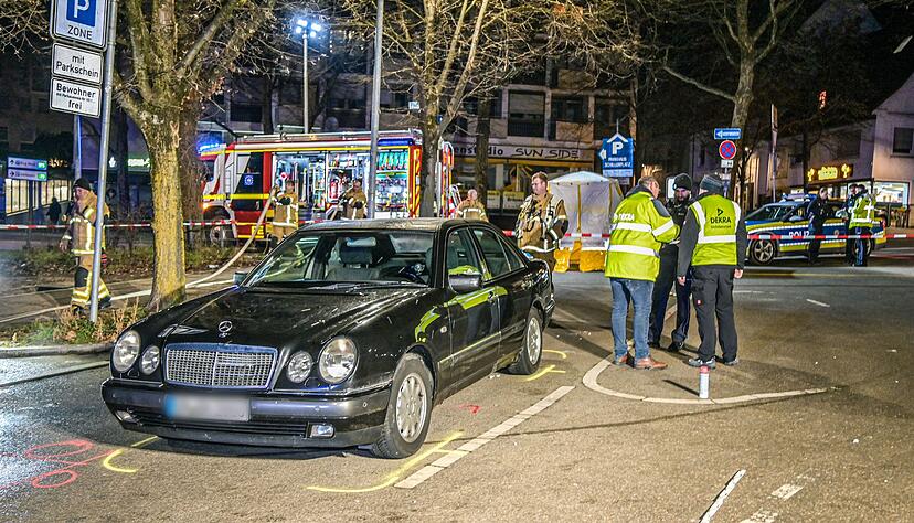 Nach dem t&ouml;dlichen Zusammensto&szlig; kommt ein Gutachter an den Unfallort.