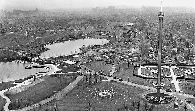 Der Britzer Garten in Berlin, entstanden als Bundesgartenschau-Gelände 1985, ist als fahrrad- und hundefreier Park bis heute erhalten. Der Britzer Garten in Berlin, entstanden als Bundesgartenschau-Gelände 1985, ist als fahrrad- und hundefreier Park bis heute erhalten.
