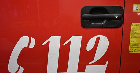 Die besorgte Schwester alarmierte die Feuerwehr. (Symbolbild)
