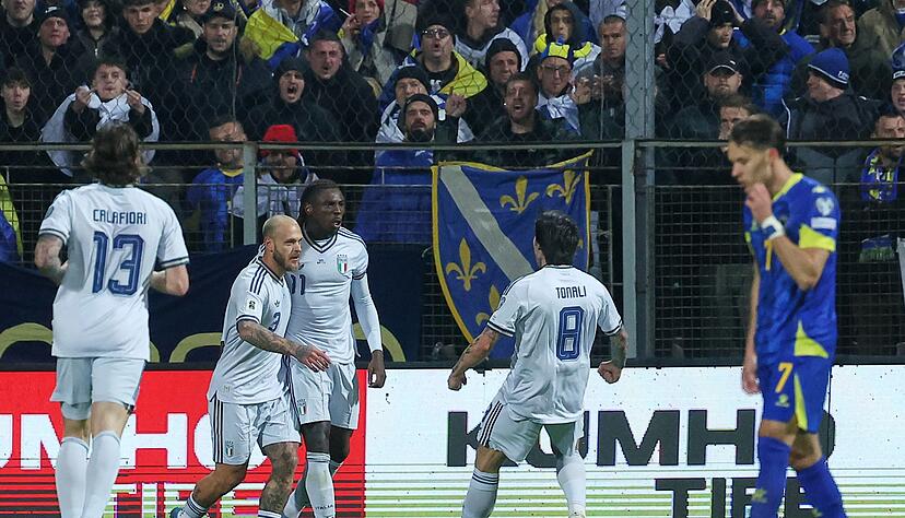 Kean bejubelt Italiens Führungstor. Kean bejubelt Italiens Führungstor.