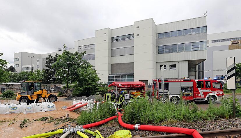2016 waren neben der Werksfeuerwehr auch Wehren aus der Region am Audi-Standort Neckarsulm im Einsatz, um gegen Wasser und Feuer zu kämpfen.
Foto: Archiv/Veigel