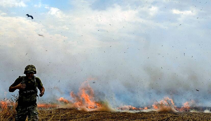In der Region Saporischschja: Russische Truppen beschießen Weizenfelder, um die Getreideernte zu sabotieren. Foto: dpa In der Region Saporischschja: Russische Truppen beschießen Weizenfelder, um die Getreideernte zu sabotieren. Foto: dpa