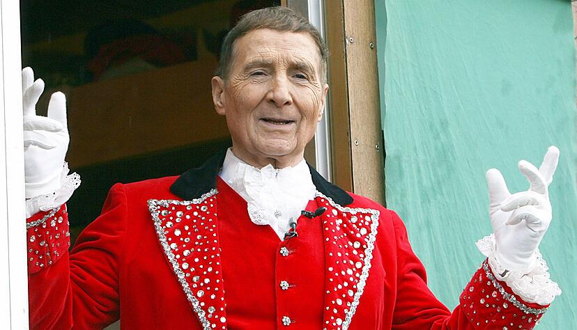 Freddy Quinn liebte den Zirkus und trat oft als Zirkusdirektor im Fernsehen auf. (Archivbild)