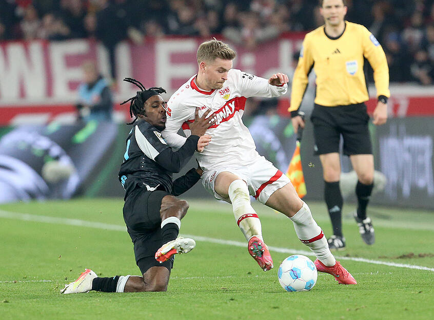 Maximilian Mittelstädt: Vor dem 1:0 stark nachgesetzt und den Ball am Leverkusener Sechszehner erobert. Kämpfte generell um jeden Ball. Hellwach und bissig nach dem Weckruf von Trainer Hoeneß. Note: 1