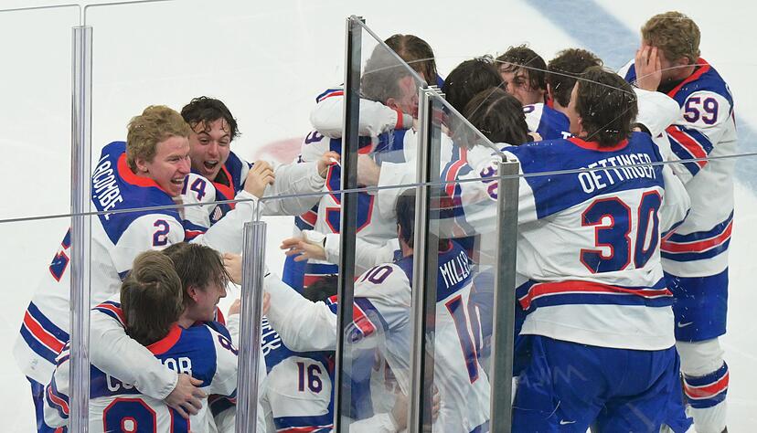 Grenzenlose Freude: Die Amerikaner kurz nach dem Sieg gegen den gro&szlig;en Rivalen Kanada.