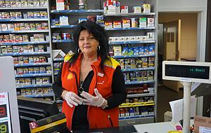 Sylvia Ullmann aus der Shell- Tankstelle in Nordheim. Foto: Lisa Könnecke