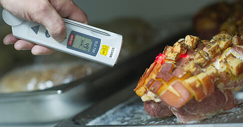 Lebensmittelkontrolleure finden in den Küchen des Landes regelmäßig verdorbenes Essen und Schädlinge. Das Veröffentlichen solcher Befunde könnte künftig noch schwerer werden. Lebensmittelkontrolleure finden in den Küchen des Landes regelmäßig verdorbenes Essen und Schädlinge. Das Veröffentlichen solcher Befunde könnte künftig noch schwerer werden.