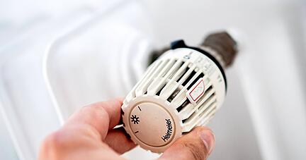 Heizen ist aktuell eine teure Angelegenheit in Deutschland. Die meisten Wohnungen werden mit Gas und Öl geheizt, das auch aus Russland kommt.
Foto: dpa Heizen ist aktuell eine teure Angelegenheit in Deutschland. Die meisten Wohnungen werden mit Gas und Öl geheizt, das auch aus Russland kommt.
Foto: dpa