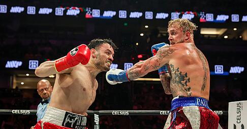 Profiboxer Julio César Chávez Jr. (l) hat großen Ärger.