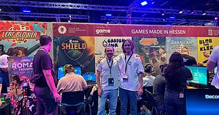 Sven Melhorn (links) und Arne Jürgens aus Heilbronn präsentieren ihr Spiel "Garden Ink" auf der Gamescom 2025 Sven Melhorn (links) und Arne Jürgens aus Heilbronn präsentieren ihr Spiel "Garden Ink" auf der Gamescom 2025