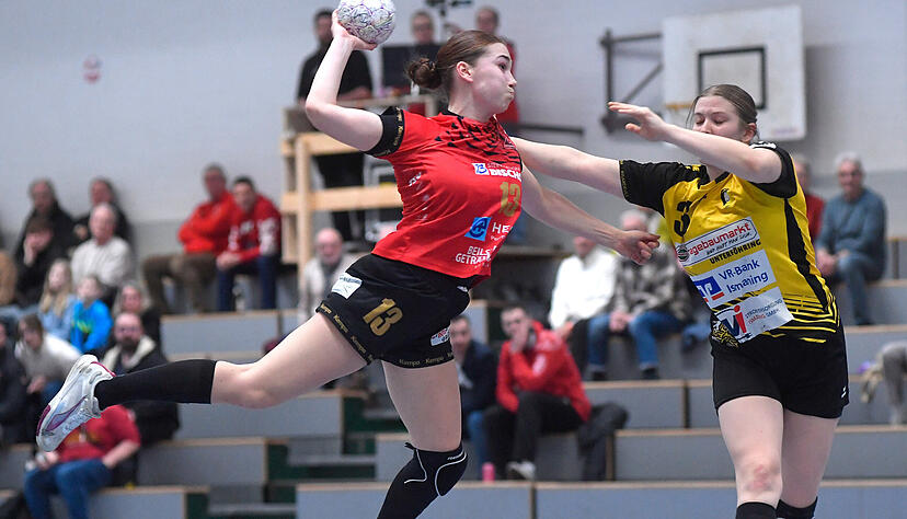 Aylin Bornhardt wirft in der nächsten Saison keine Tore mehr für die SG Schozach-Bottwartal. Sie wechselt in die 1. Liga, wo sie bei Frisch Auf Göppingen aufläuft. Für den Verein hat sie bisher schon ein Zweitspielrecht gehabt. Aylin Bornhardt wirft in der nächsten Saison keine Tore mehr für die SG Schozach-Bottwartal. Sie wechselt in die 1. Liga, wo sie bei Frisch Auf Göppingen aufläuft. Für den Verein hat sie bisher schon ein Zweitspielrecht gehabt.