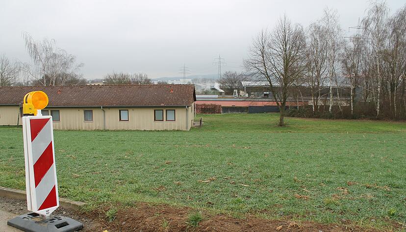 Untereisesheims Gemeinderat hat beschlossen, neben das Flüchtlingswohnheim Container zu stellen.
Foto: Simon Gajer Untereisesheims Gemeinderat hat beschlossen, neben das Flüchtlingswohnheim Container zu stellen.
Foto: Simon Gajer