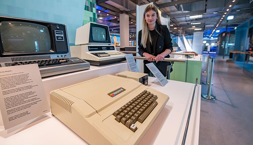 1977: Vom Apple II - dem Meisterstück von Steve Wozniak - wurden über 6 Millionen Exemplare verkauft. 1977: Vom Apple II - dem Meisterstück von Steve Wozniak - wurden über 6 Millionen Exemplare verkauft.