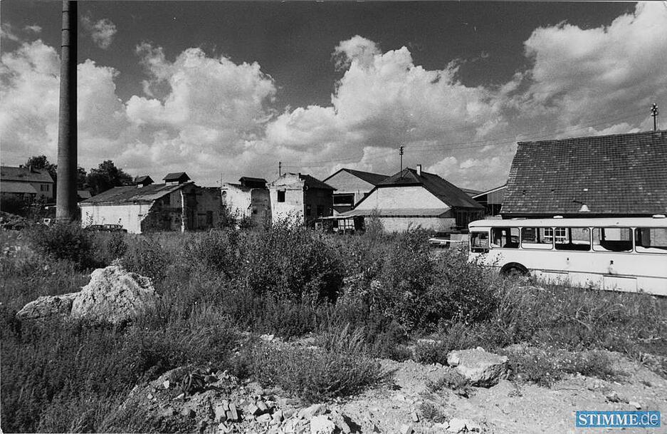 1985 bietet das B&ouml;ckinger Ziegelei-Gel&auml;nde einen trostloses Bild. F&uuml;r rund 5 Millionen Mark hat die Stadt Heilbronn das Areal der in Konkurs gegangenen Ziegelei ersteigert.