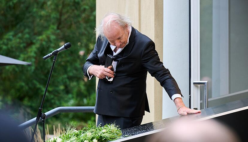 Regisseur Leander Hau&szlig;mann hielt eine Rede.