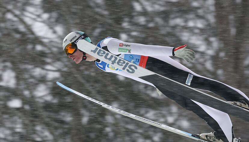 Domen Prevc sorgte bei der Flug-WM für eine kuriose Szene. Domen Prevc sorgte bei der Flug-WM für eine kuriose Szene.