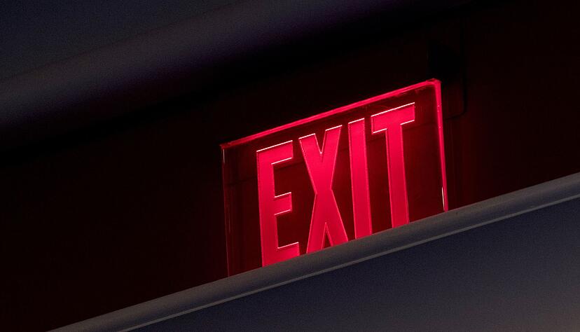 Egal ob mit oder ohne Probezeit - in den ersten sechs Monaten kann der Arbeitgeber ein Arbeitsverhältnis ohne Grund kündigen. Egal ob mit oder ohne Probezeit - in den ersten sechs Monaten kann der Arbeitgeber ein Arbeitsverhältnis ohne Grund kündigen.